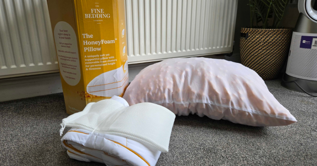 What comes with The HoneyFoam Pillow by The Fine Bedding Compan