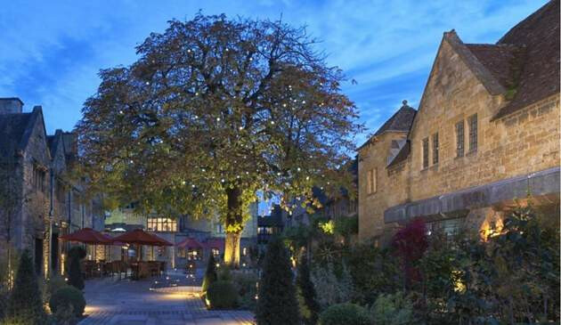 Image of The Lygon Arms at night.