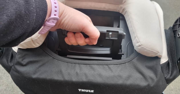 Thule Spring 2 carry handle