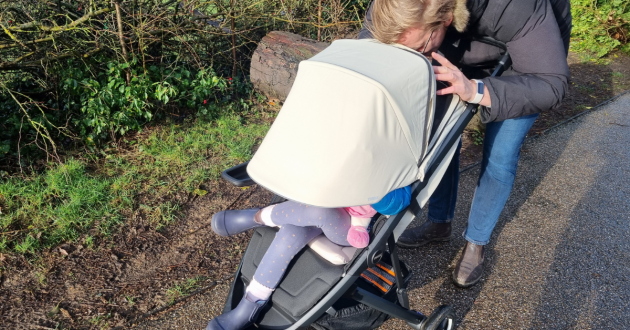 Thule Spring 2 hood and peekaboo window