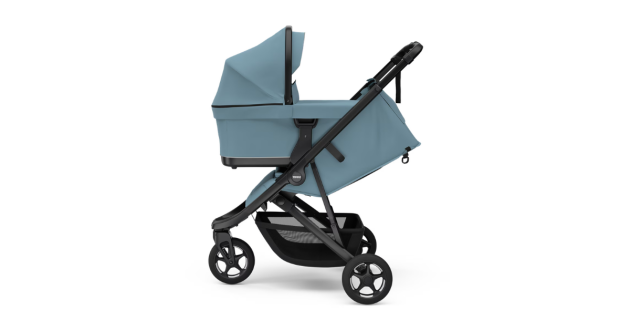 Thule Spring 2 with bassinet attached