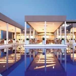 Pool and restaurant at the TUI BLUE Lagoon Princess in Halkidiki