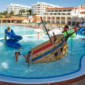 Ukino Palmeiras Village pool