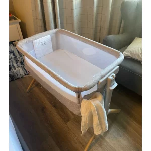 Chicco Next2Me Armonia Bedside Crib in testing showing pockets