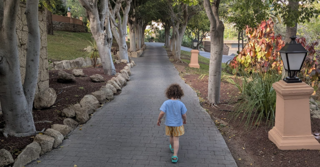 Hotel Bahia del Duque review image showing toddler walking along the path
