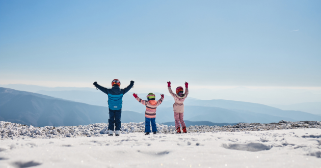 Heidi ski article image: three children on a mountain