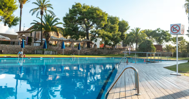 One of the large pools at Vilanova Park during a quieter period