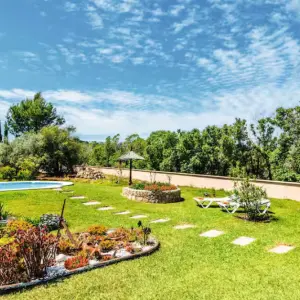 Villa C'an Moscard view of garden and pool