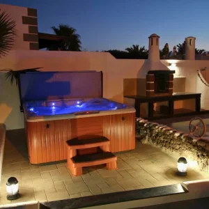 Villa Chic hot tub