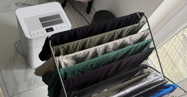 VonHaus 20l dehumidifier in Laundry mode