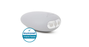 Je Joue's Mimi Soft Clitoral Vibrator with a Mumsnet tried and tested badge