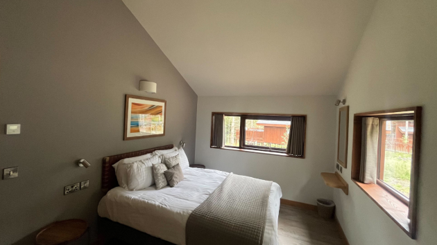 White Willow Premium Valley View Cabin bedroom