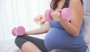 pregnant woman doing exercise